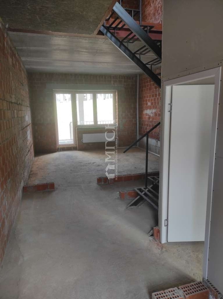 Продажа дома. Калужское шоссе, Москва г, улица Харлампиева, 26к1