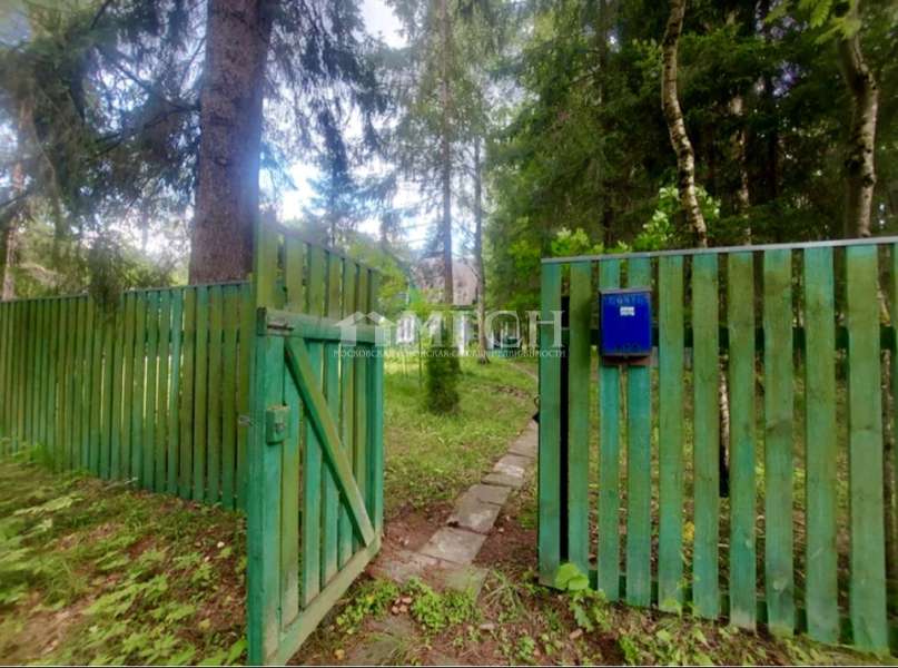 Продажа участка. Осташковское шоссе, Посёлок городского типа Зеленоградский, Коммунистическая улица, 18