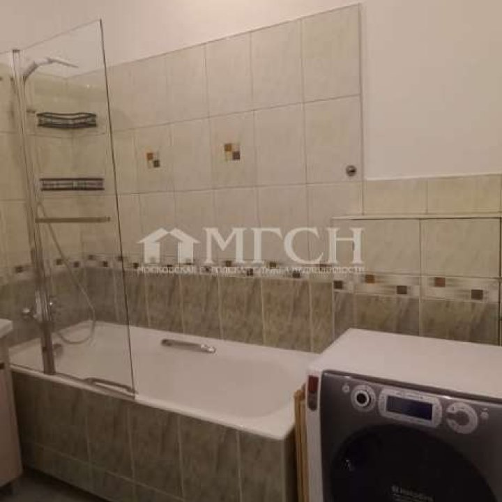 Сдаётся четырёхкомнатная квартира у м.Третьяковская. Москва, ЦАО, район Якиманка, улица Большая Полянка, 3/9