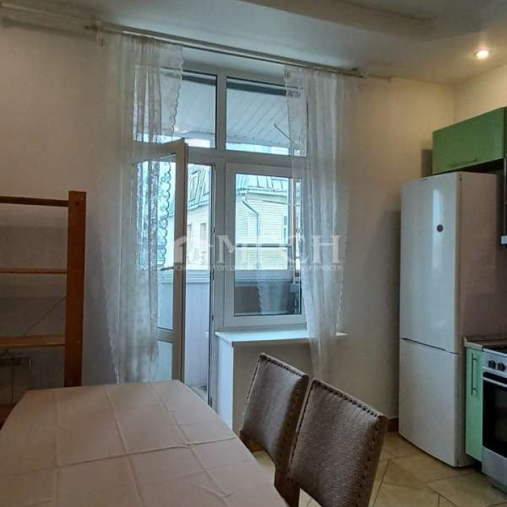 Сдаётся четырёхкомнатная квартира у м.Третьяковская. Москва, ЦАО, район Якиманка, улица Большая Полянка, 3/9