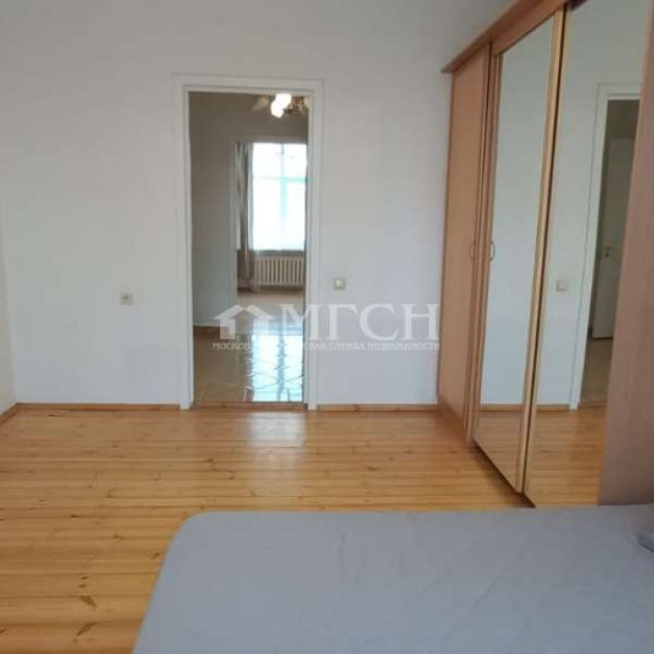 Сдаётся четырёхкомнатная квартира у м.Третьяковская. Москва, ЦАО, район Якиманка, улица Большая Полянка, 3/9