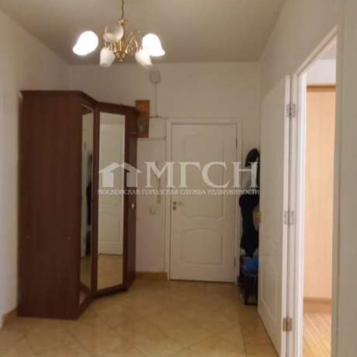 Сдаётся четырёхкомнатная квартира у м.Третьяковская. Москва, ЦАО, район Якиманка, улица Большая Полянка, 3/9