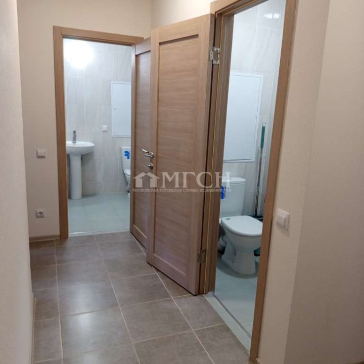 Продаётся двухкомнатная квартира у м.Тушинская. Москва, СЗАО, район Покровское-Стрешнево, улица Николая Озерова, 2к1