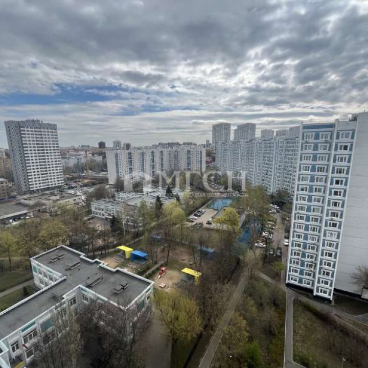 Продаётся трёхкомнатная квартира у м.Лианозово. Москва, САО, 2-й микрорайон Коровина, Лобненская улица, 12к3