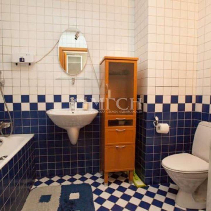 Продаётся однокомнатная квартира у м.Крылатское. Москва, ЗАО, район Крылатское, Осенняя улица, 14