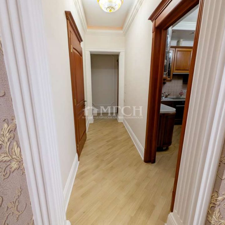 Продаётся трёхкомнатная квартира у м.Новогиреево. Москва, ВАО, микрорайон Южное Измайлово, шоссе Энтузиастов, 51