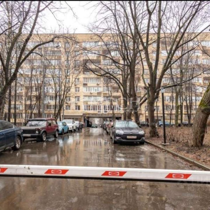 Продаётся двухкомнатная квартира у м.Цветной бульвар. Москва, ЦАО, Тверской район, 1-й Самотёчный переулок, 12с1