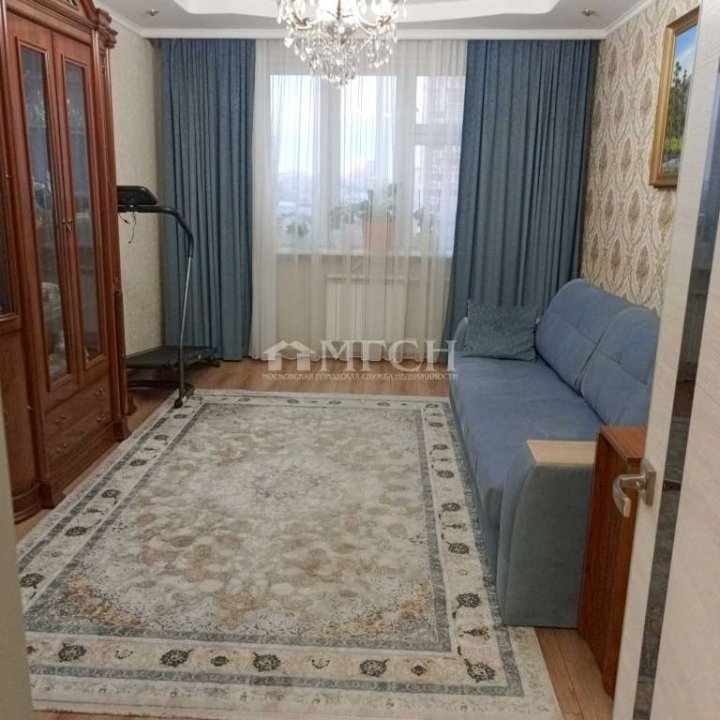 Продаётся трёхкомнатная квартира у м.Красный Строитель. Москва, ЮАО, район Чертаново Южное, 26-й микрорайон, Дорожная улица, 32