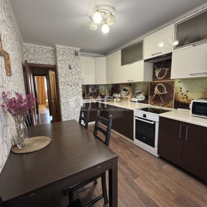 Продаётся двухкомнатная квартира у м.Люблино. Москва, ЮВАО, район Люблино, 14-й микрорайон Марьинского Парка, улица Маршала Баграмяна, 3