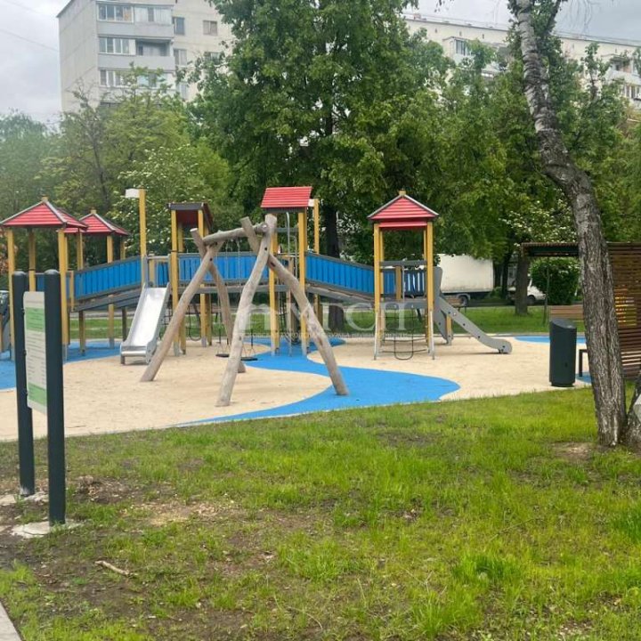 Продаётся трёхкомнатная квартира у м.Отрадное. Москва, СВАО, район Отрадное, Северный бульвар, 17