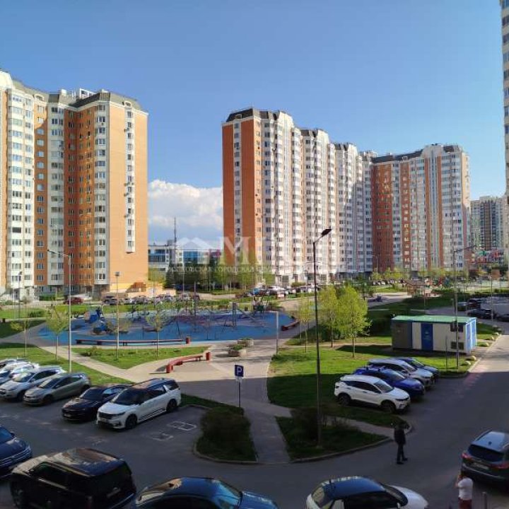 Продаётся трёхкомнатная квартира. Москва, НАО, район Внуково, 6-й квартал, микрорайон Переделкино Ближнее, улица Бориса Пастернака, 19